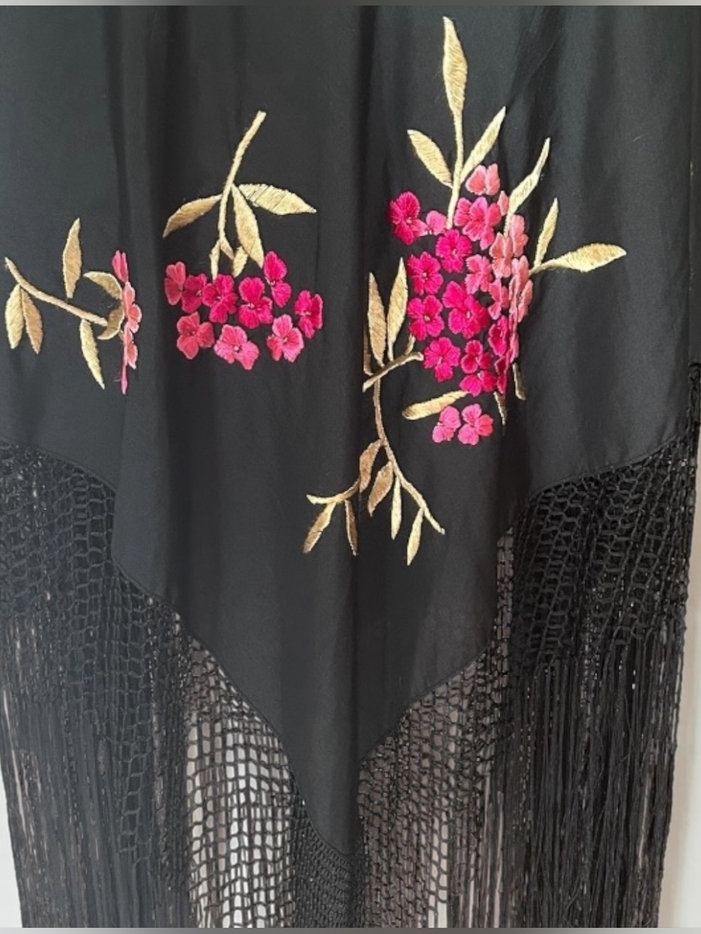 Vintage 1920-30s Black Silk Embroidered Piano Shawl with 21” Fringe - Picture 2 of 12